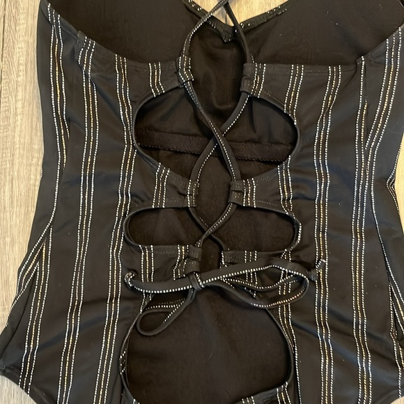 Swimsuit - Picture 6 of 9